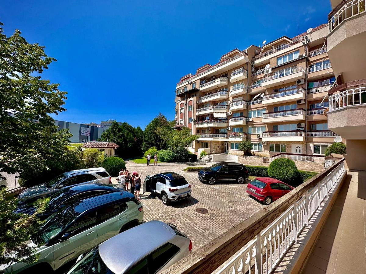 Sea Breeze Apartment Варна Екстериор снимка