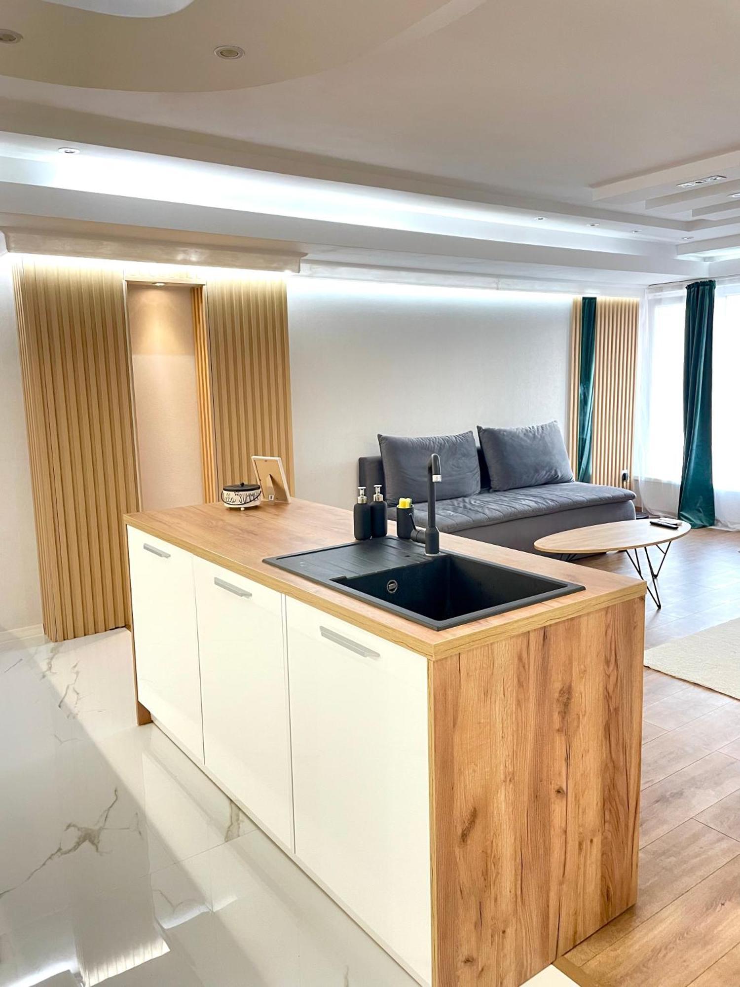 Sea Breeze Apartment Варна Екстериор снимка